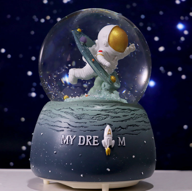 Astronaut Snow Globe