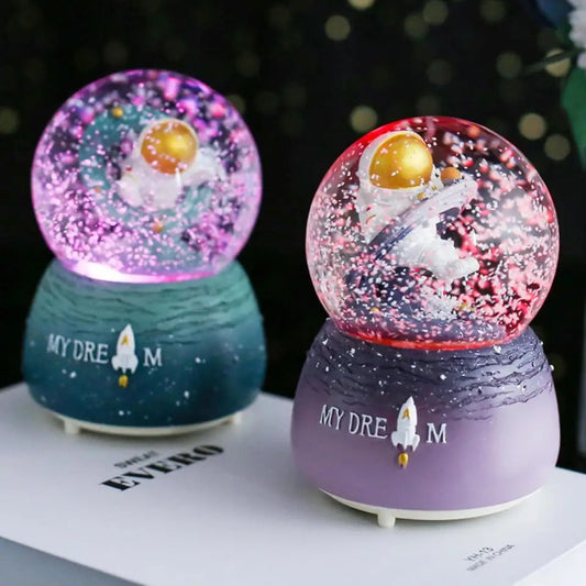 Astronaut Snow Globe